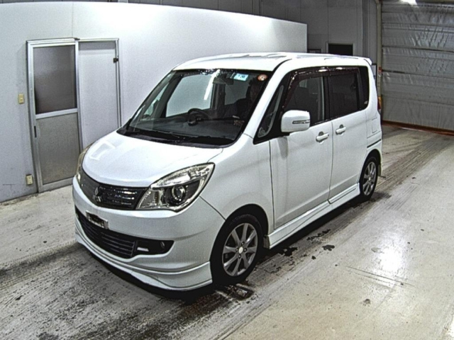MITSUBISHI DELICA D2 2012