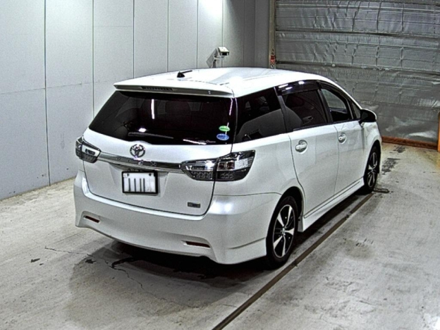 TOYOTA WISH 2013
