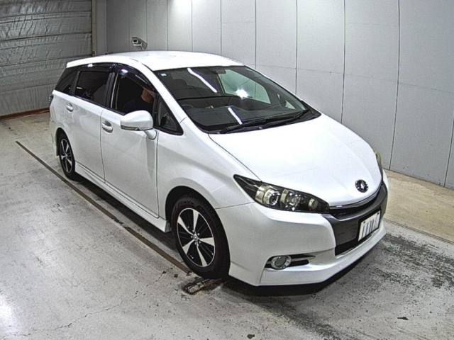 TOYOTA WISH 2013