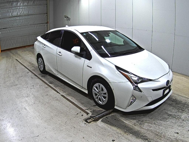 TOYOTA PRIUS 2017