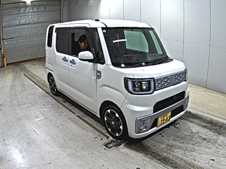DAIHATSU WAKE 2015