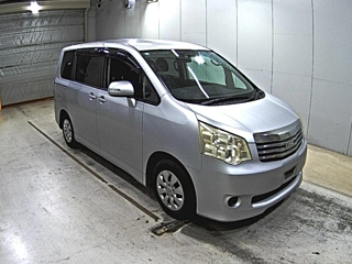 TOYOTA NOAH 2011