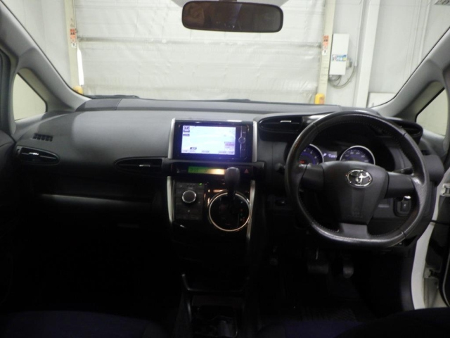 TOYOTA WISH 2013