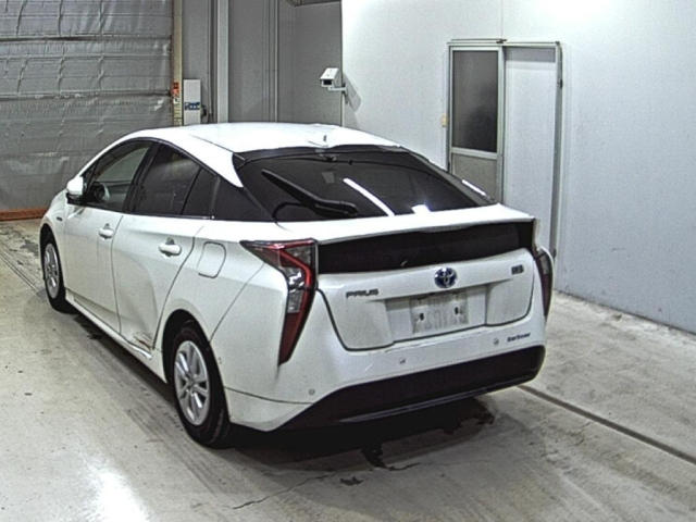 TOYOTA PRIUS 2017