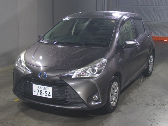 TOYOTA VITZ 2017