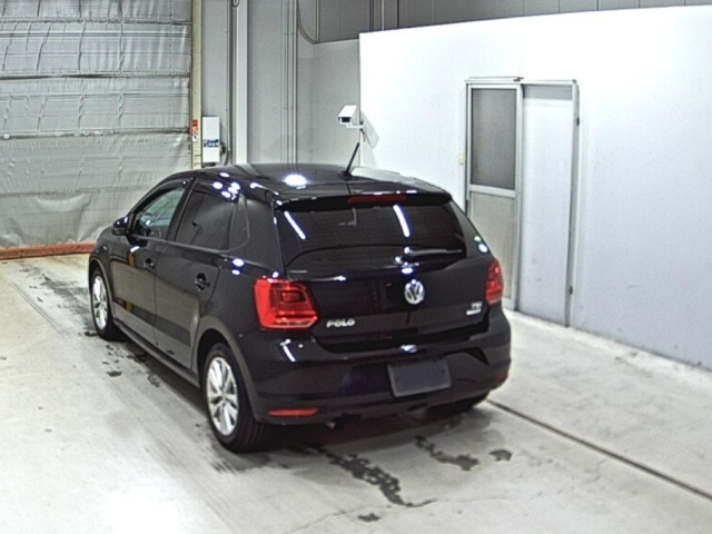 VOLKSWAGEN POLO 2016