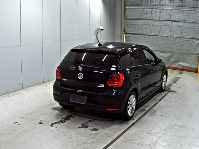 VOLKSWAGEN POLO 2016