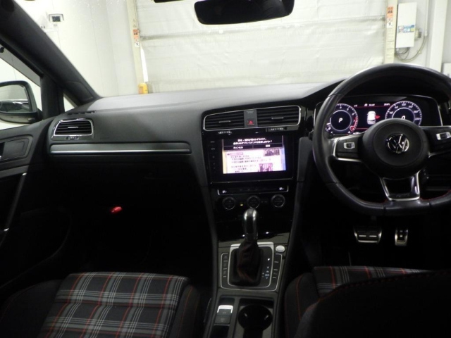 VOLKSWAGEN GOLF 2018