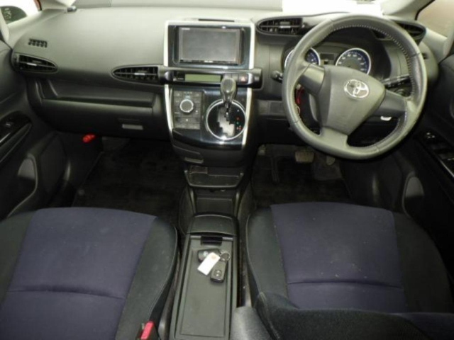 TOYOTA WISH 2014