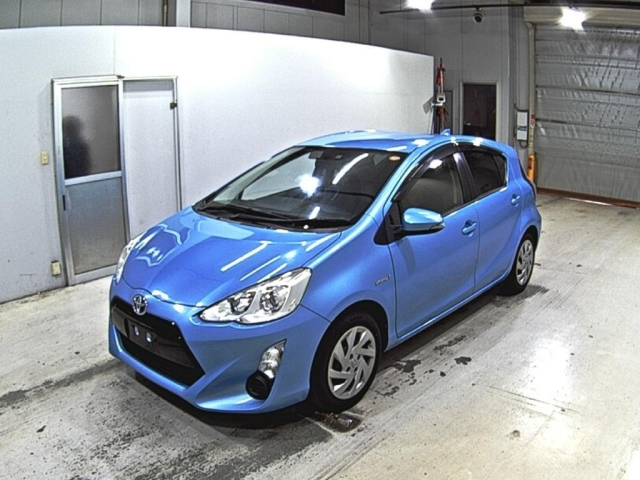 TOYOTA AQUA 2015
