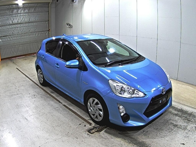 TOYOTA AQUA 2015