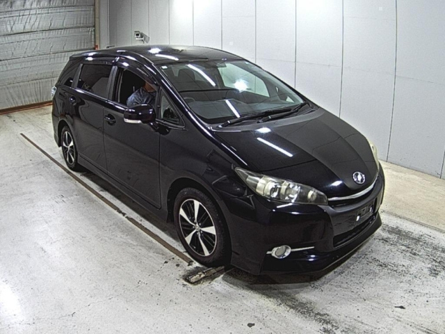 TOYOTA WISH 2014
