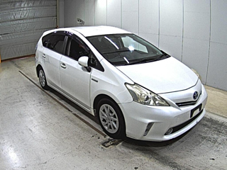 TOYOTA PRIUS ALPHA 2013