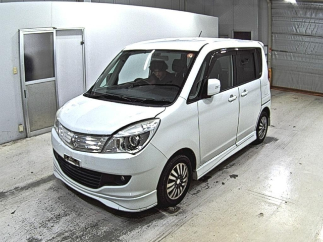 MITSUBISHI DELICA D2 2012