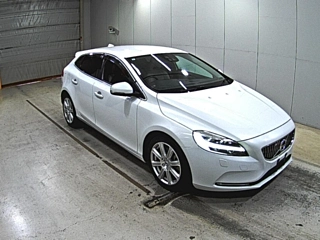 VOLVO V40 2018