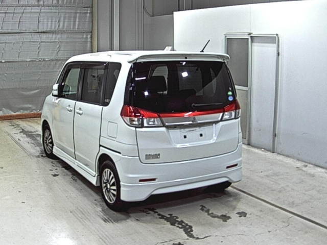 MITSUBISHI DELICA D2 2012