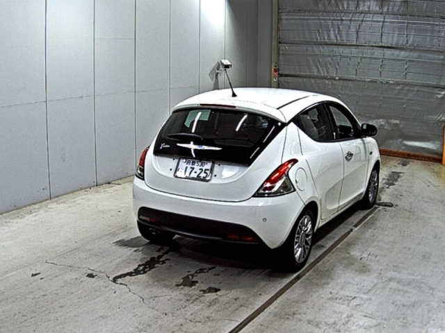 CHRYSLER YPSILON 2013