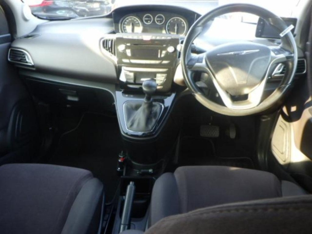 CHRYSLER YPSILON 2013