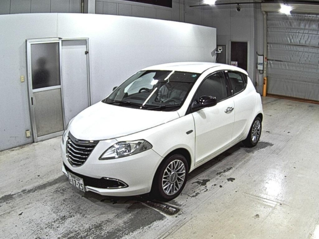 CHRYSLER YPSILON 2013