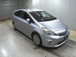 TOYOTA PRIUS ALPHA 2013