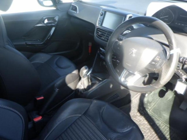 PEUGEOT 208 2014