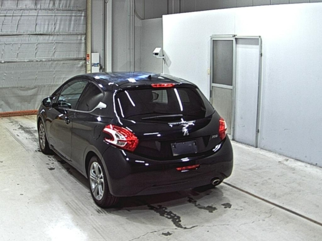 PEUGEOT 208 2014
