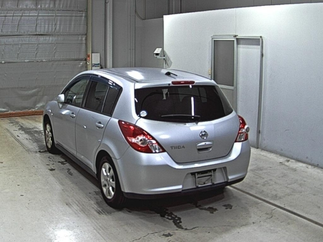 NISSAN TIIDA 2010