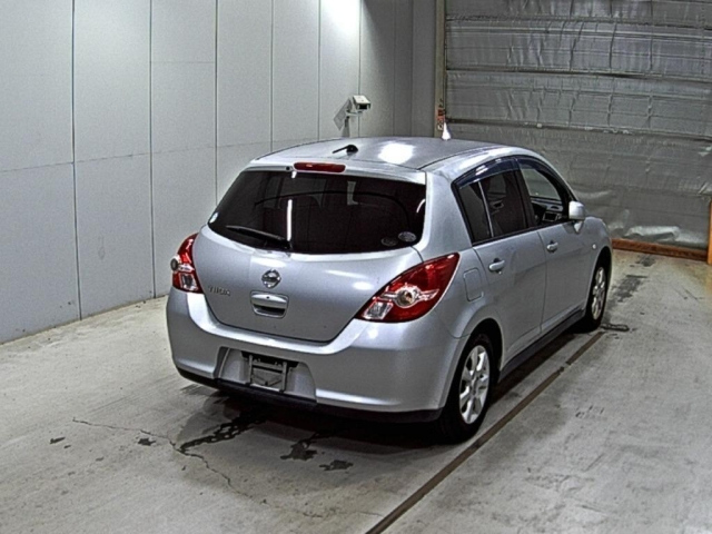 NISSAN TIIDA 2010