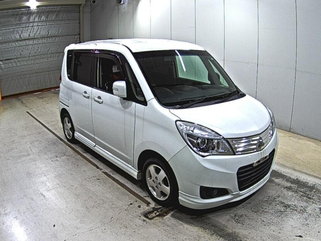 MITSUBISHI DELICA D2 2014