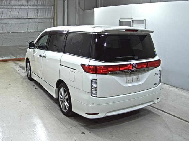 NISSAN ELGRAND 2010