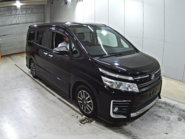 TOYOTA VOXY 2015