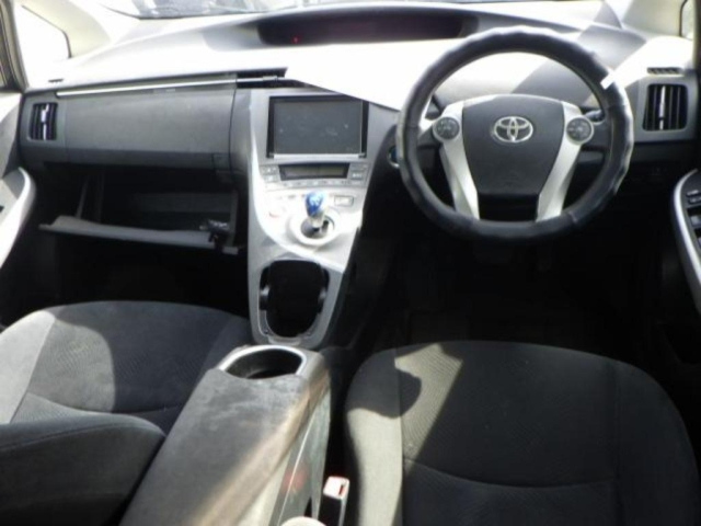 TOYOTA PRIUS 2015