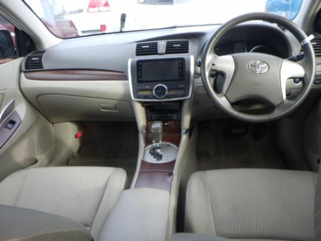 TOYOTA PREMIO 2011