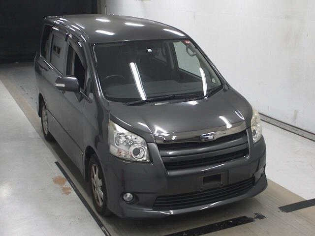 TOYOTA NOAH 2008