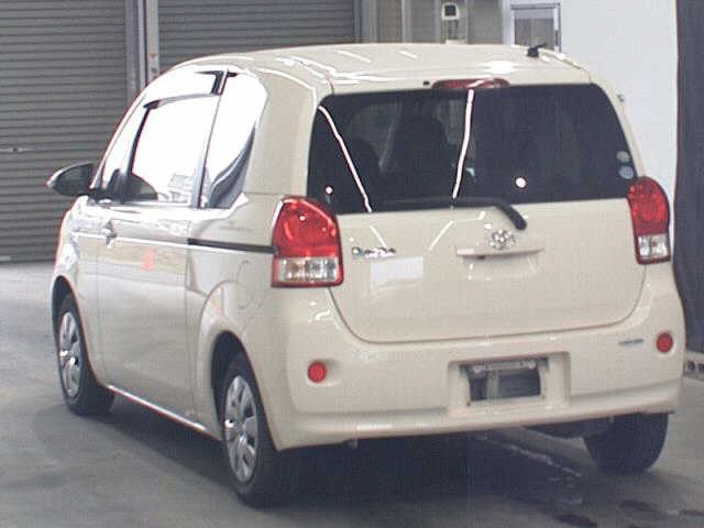 TOYOTA PORTE 2012