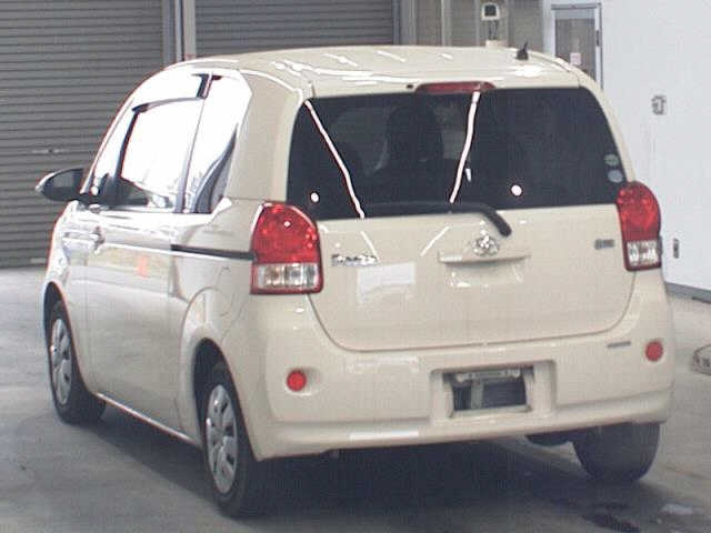 TOYOTA PORTE 2013