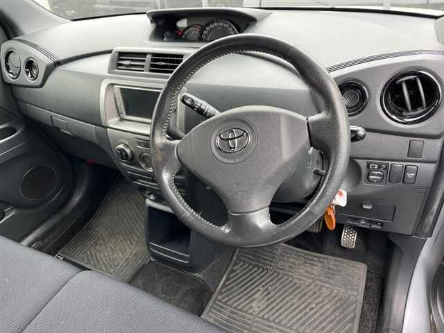 TOYOTA BB 2010