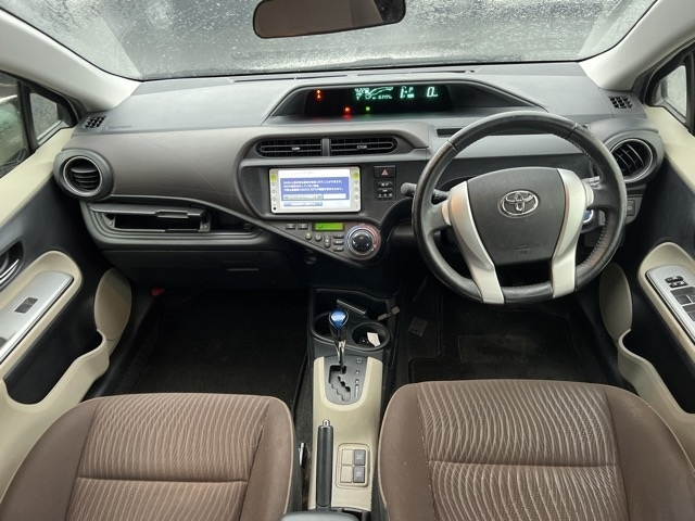 TOYOTA AQUA 2011