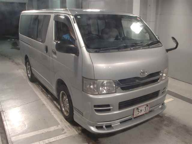TOYOTA HIACE VAN