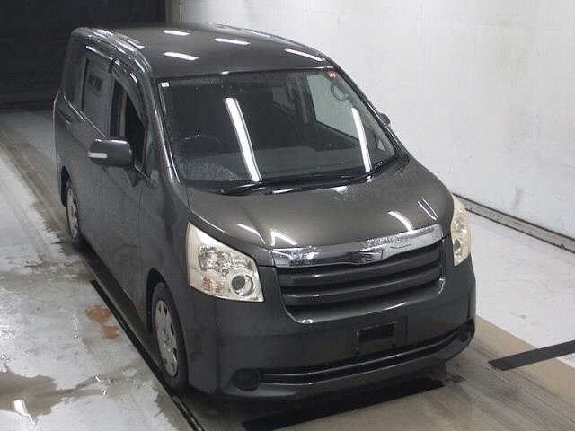 TOYOTA NOAH 2008