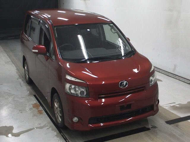TOYOTA VOXY 2010