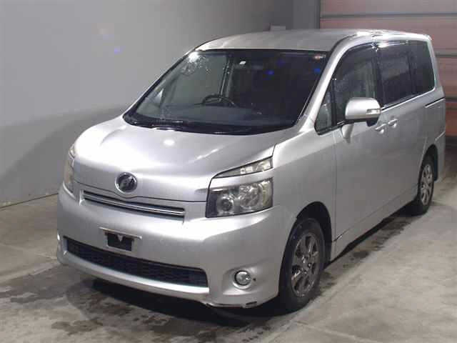 TOYOTA VOXY 2010
