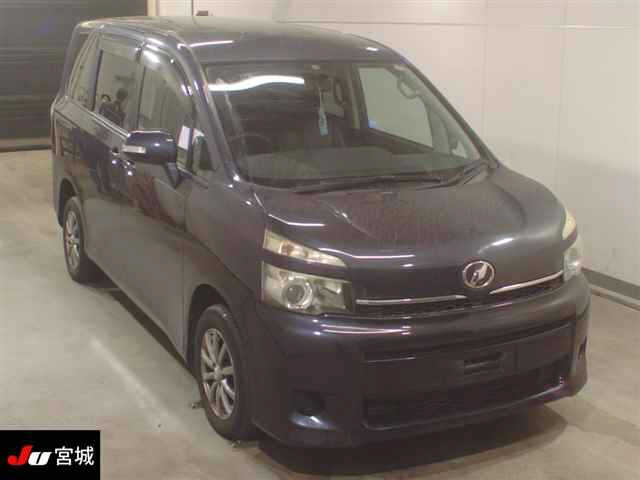 TOYOTA VOXY 2010