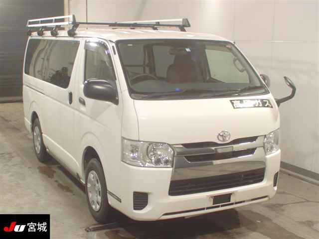 TOYOTA HIACE VAN 2019