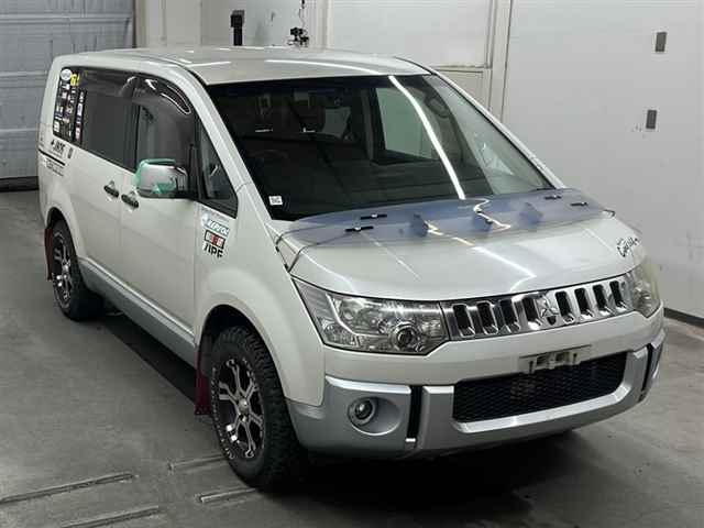 MITSUBISHI DELICA D5