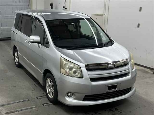 TOYOTA NOAH 2008