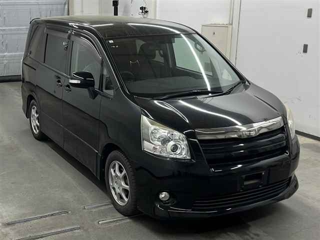 TOYOTA NOAH 2009