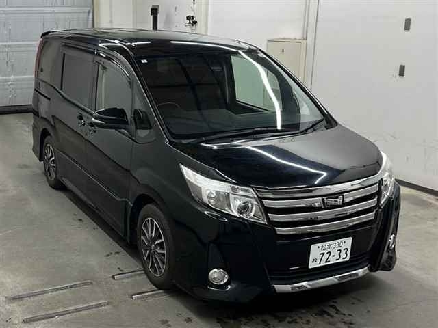 TOYOTA NOAH 2016
