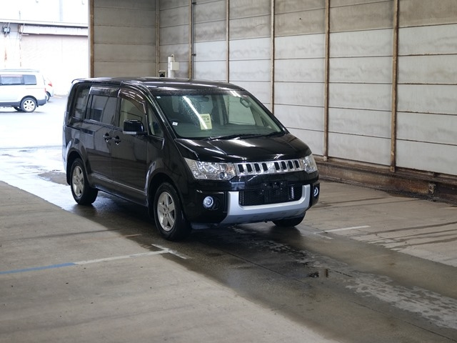 MITSUBISHI DELICA D5 2016