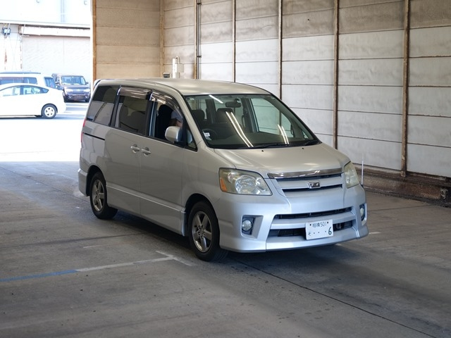 TOYOTA NOAH 2005